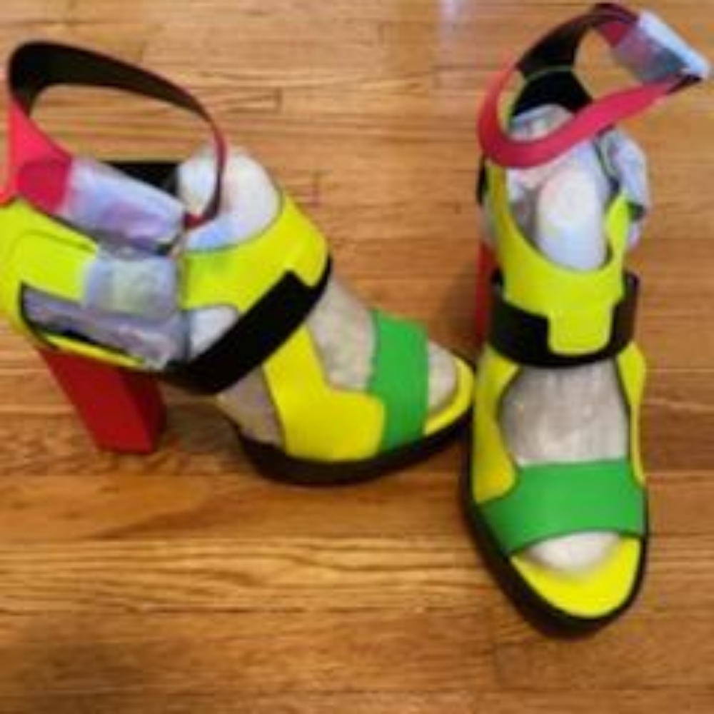 BRAND NEW CAPE ROBBIN NEON PLATFORM HEELED SHOES sz 7.6